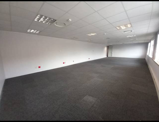 111M² OFFICE TO LET IN BRYANSTON